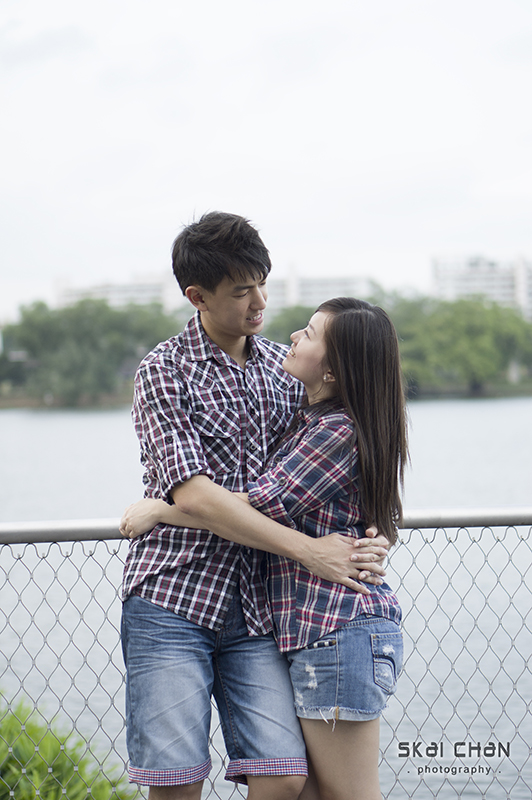 Creative and cute outdoor couple photoshoot session with Derrick and Ariel at Jurong Lake Gardens