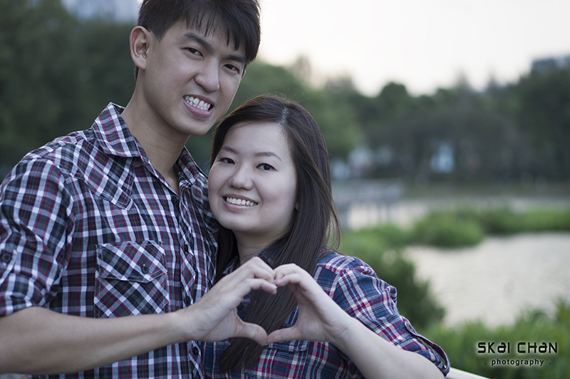 Creative and cute outdoor couple photoshoot session with Derrick and Ariel at Jurong Lake Gardens