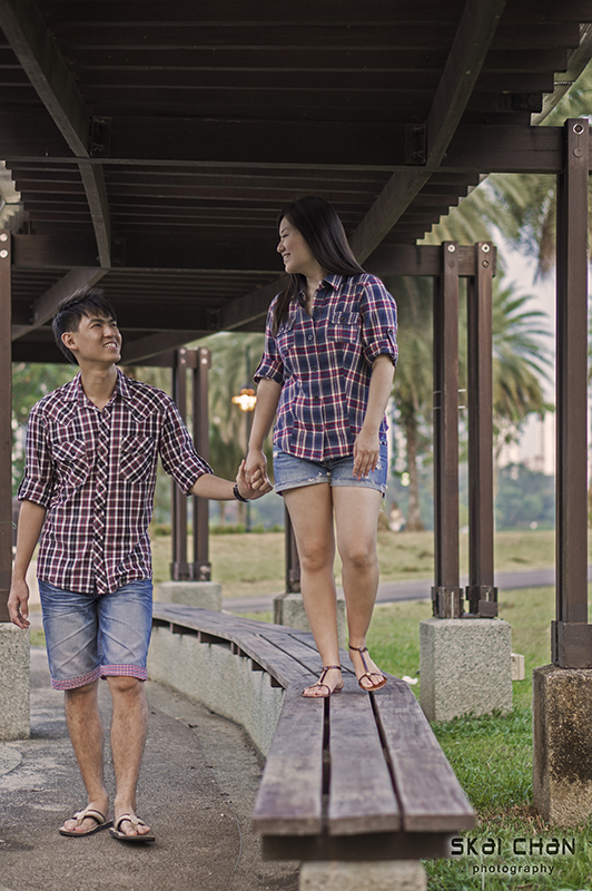 Creative and cute outdoor couple photoshoot session with Derrick and Ariel at Jurong Lake Gardens
