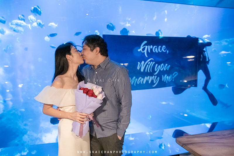 Indoor couple photoshoot session with Hendra & Grace at Ocean Restaurant (Resorts World Sentosa)