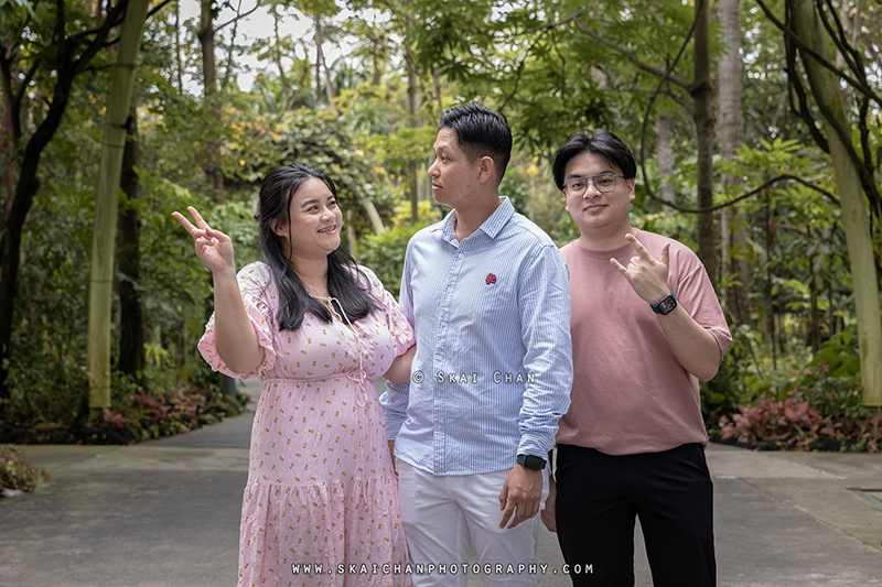 Friends vacation photoshoot session with Andrew, Vicky & Peter at World of Plants (Gardens by the Bay)