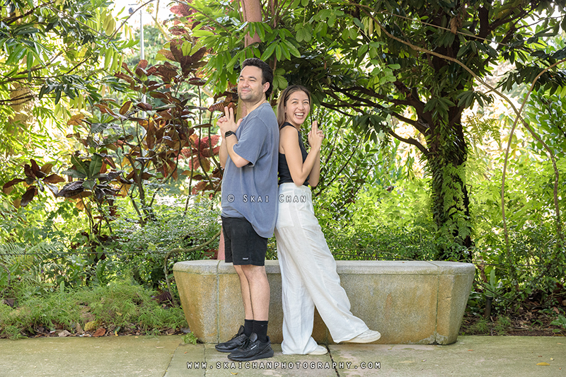 Outdoor couple photoshoot session with Andre & Yen at Chinese Garden & Supertree Groves (Gardens By The Bay)